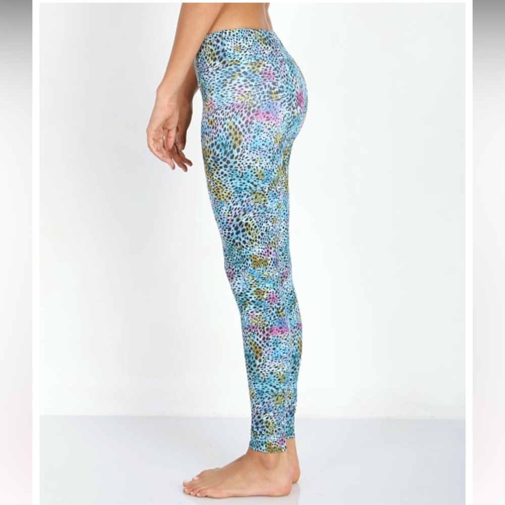 Onzie 🌈 animal 🦒 print leggings